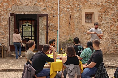 Mercado tradicional y celler familiar