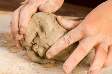 Artist in clay and ceramic